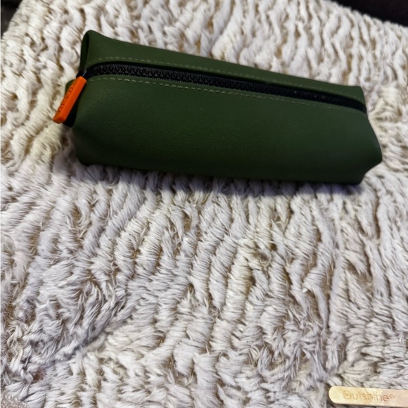 Tooletries The Koby Mini Dopp Kit Toiletries/Makeup bag Olive Green - Picture 6 of 13